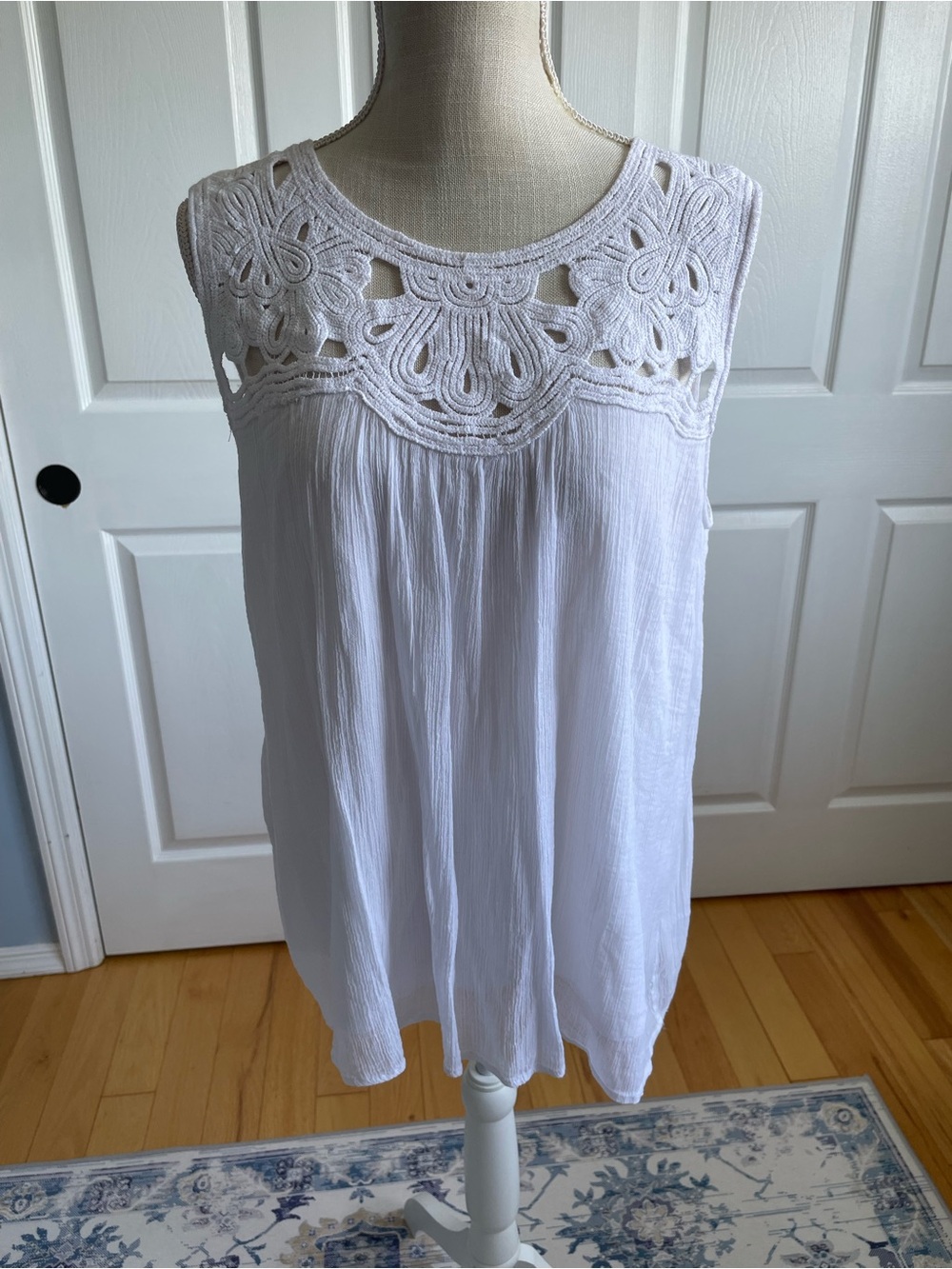 Jane and Delancey Sleeveless White Gauzy Tunic-Large